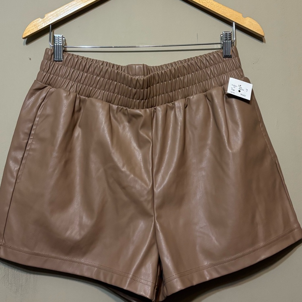 CI SONO Cappuccino Faux Leather Shorts, Elastic Waist, Pockets, NWT
